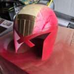Første test på at lave en hjelm der kan bruges til cosplay
Dette er fra Judge Dredd
Grundfarve og skilt er ved at være færdig