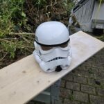 Stormtropper hjelm der er bestilt med print, slibning, maling og finish
Det er lavet som en gave for kunden
Lakering første lag