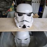 Stormtropper hjelm der er bestilt med print, slibning, maling og finish
Det er lavet som en gave for kunden
Med monteret øjenfilter (sort filt) sammen med en fejlprintet under. Den kunne lige præcis ikke komme på hovedet